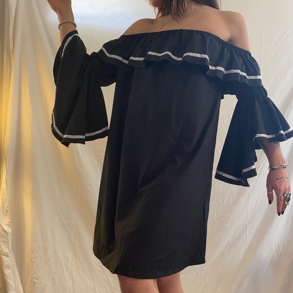 Little black dress with ruffles - Picture 6 of 6